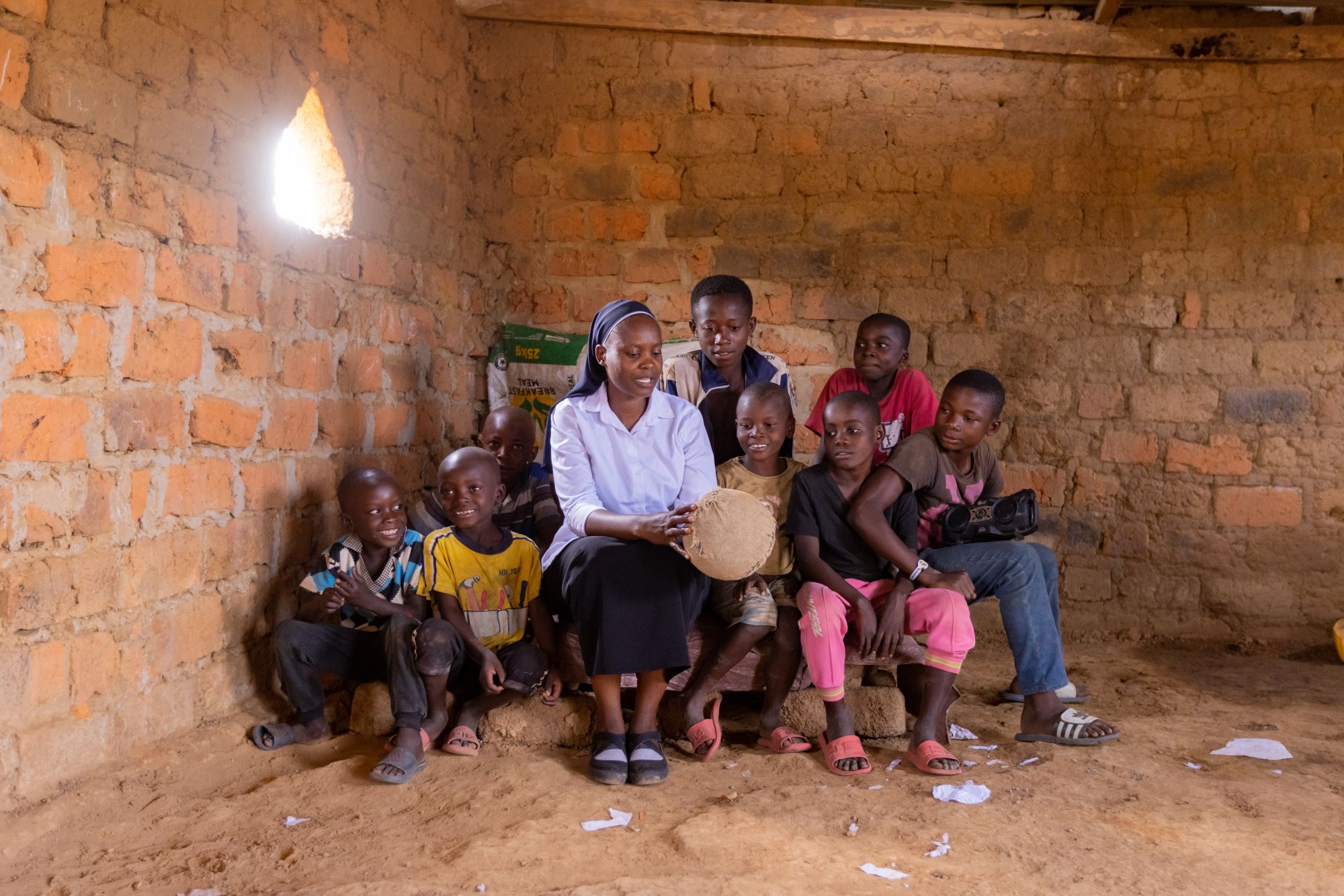 Schwestern Justicia mit Kindern